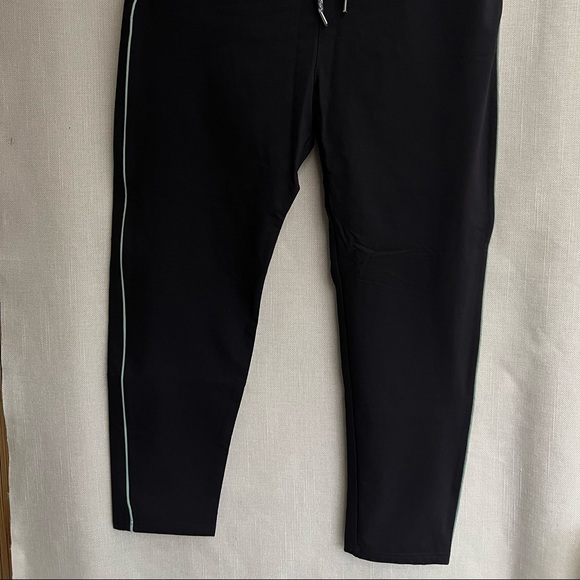New Men’s “Sovereign Code” Nylon Jogging 🏃♂️ Pants - Picture 2 of 4